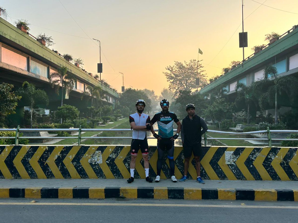 gulbergcycling's tweet photo. Really Good Ride with a Splashes of Extreme Head Winds, Shahbaz with his Low, Steady and Low Gear Warmups and then Ahmed Faisal with 40+ Speeds in Headwinds made Glycogen Run down Fast ! #teamgcc #coffeeloop #bananasplits #mangoexpress #hourofpower https://t.co/CAulkEzo9d