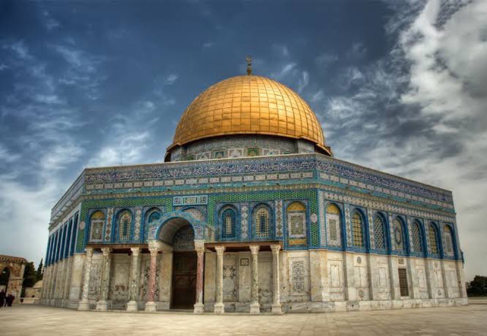 aseiljr's tweet photo. اَللَّهُمَّ بَرْدًا وَسَلَامًا عَلَى غَزَّةَ  وَأَهْلِهَ ، اللّٰهُمَّ احتَضِن غَزَّة بَين يَدَيكَ وَأَنزِل رَحمَتَكَ وَسَكينَتَكَ عَلَىٰ أَهلِها، اللّٰهُمَّ سَخِّر لَهُم مَلائِكَةَ السَّماءِ وَالأَرض ،واحَفظُهم بِعَينِكَ التي لَا تَنام ❤️🇵🇸
 #Gaza #فلسطين_الان
#فلسطين_الان https://t.co/jNeoOLQiUn