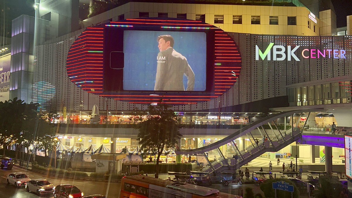 j4lunlunlun's tweet photo. 🌃 ชอบเวลากลางคืน มันสว่างและเด่นมากเลย 💚✨ https://t.co/t4aaatSRNK
