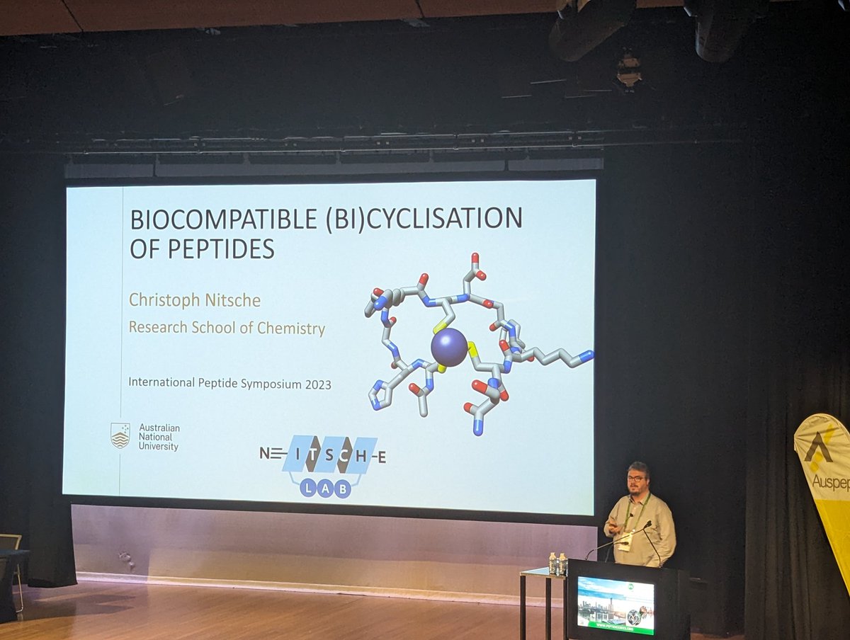 Christoph Nitsche constrains peptides with biocompatible macrocyclisation as we continue our Synthetic Technologies Theme @NitscheLab @ourANU #AusPeptides2023