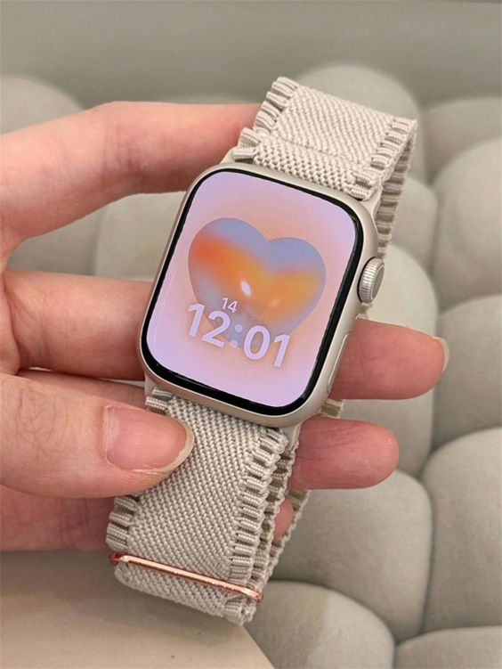 Mitrakaurhere's tweet photo. I've just got an Apple Watch Series 8 from the HIBOX app. It's a great experience to open a mystery box and receive high-value items like this at lower prices 📷📷

DOWNLOAD THIS APP TO OPEN THE MYSTERY BOX
https://t.co/Teu75zqHRq https://t.co/F7SfBQRjuy