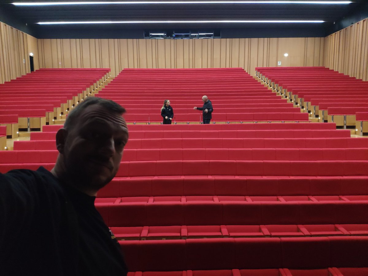 C'est le jour J !
Hâte de voir la salle peine, après avoir bossé sur l'organisation de l'@atrennes pendant 10 mois 🤩