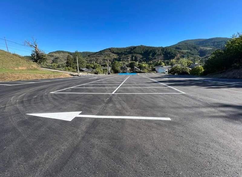 La localidad de #Molinaseca (León) estrena un nuevo aparcamiento para turismos y también para #autocaravanas...  mtr.cool/zwhdczklzz