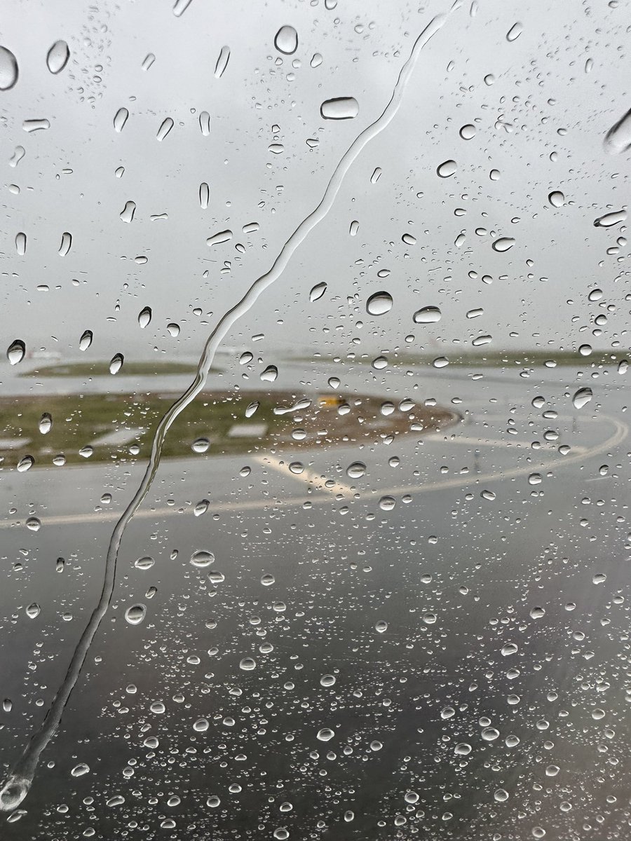 Just landed in 🌧️ Madrid for #ESMO2023! Looking forward to next few days of catching up with friends and new data and science! @herbloong @DrJSHTan @danieltanmd @RebeccaDSing @ravikanesvaran @PBlanchardMD @Prof_Nick_James @DianaNrco