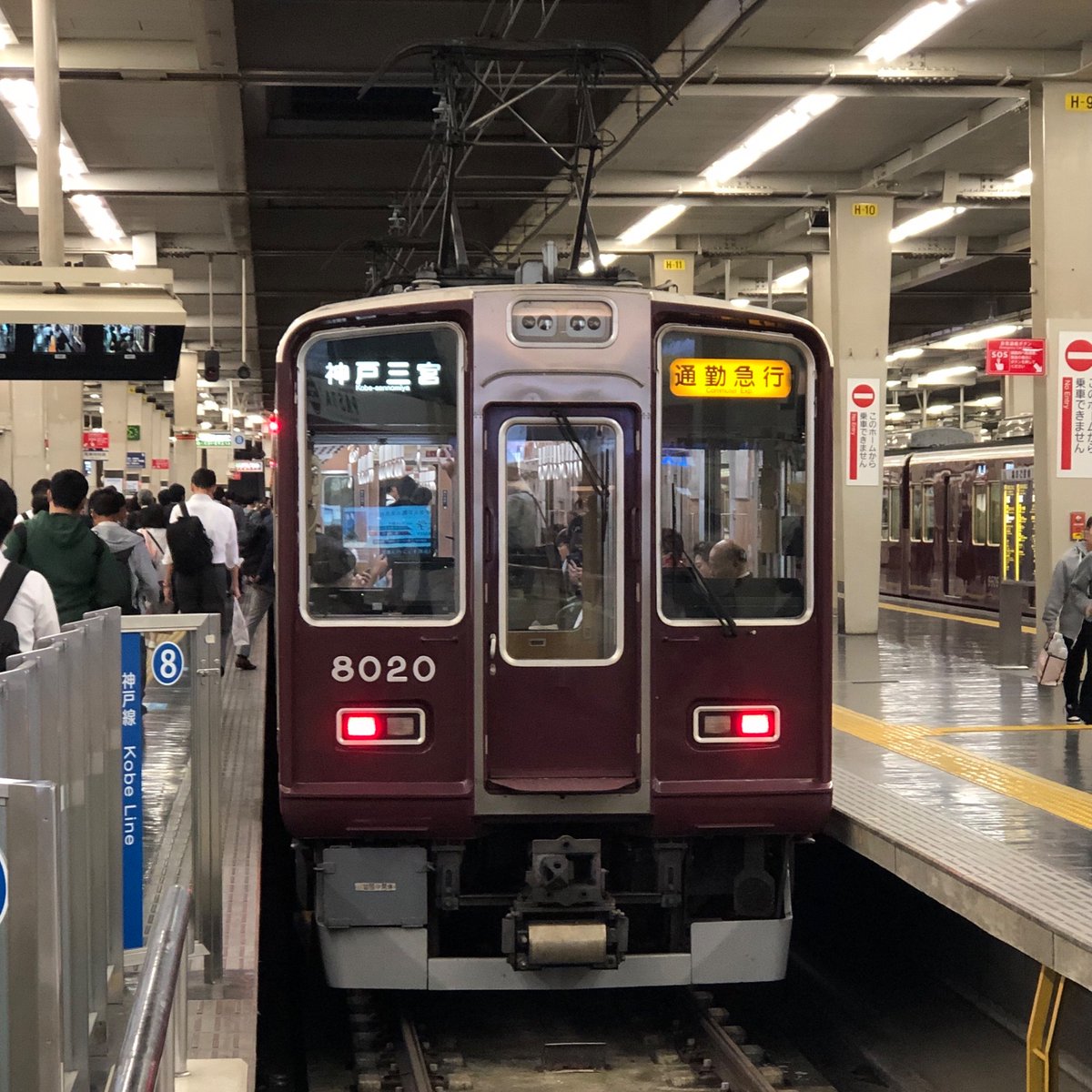 takeshi_mase's tweet photo. 今日もお疲れさまでした。
今日も8000系で帰ります🚃
色々しんどかったけど、VVVF音聞くとちょっと復活😊
#阪急電車
#8020F
#神戸線は8003Fと8020FだけVVVF https://t.co/0ViRIkhVZP