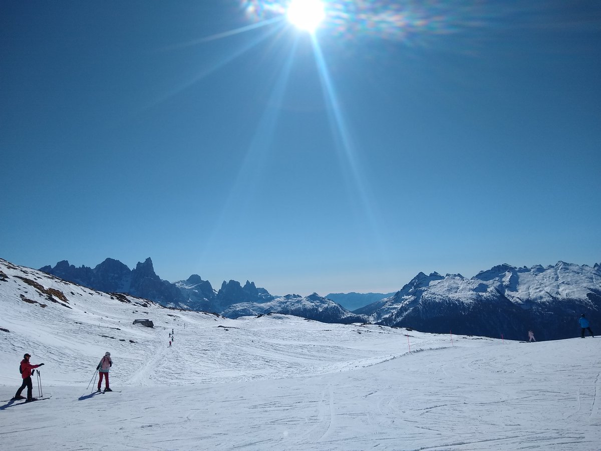 JOIN our lab in a nice little city –Trento🇮🇹– surrounded by mountains & lakes. Are you a COMPUTATIONAL BIOLOGIST and interested in doing microbiome science with a supportive team of dry-lab & wet-lab scientists? Feel free to contact @nsegata! 1/3