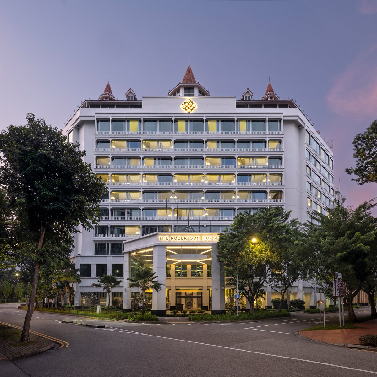 CapitaLand's tweet photo. #Ascott has grown #TheCrestCollection by 40% y-o-y to >1,500 units in 12 properties. The brand debuted in Asia, opening The Robertson House in 🇸🇬, The Grand Mansion Menteng in 🇮🇩 & The George Penang in 🇲🇾. It also signed its 1st property in Romania https://t.co/LpsM5pFY9p https://t.co/ebIiaMNI9J