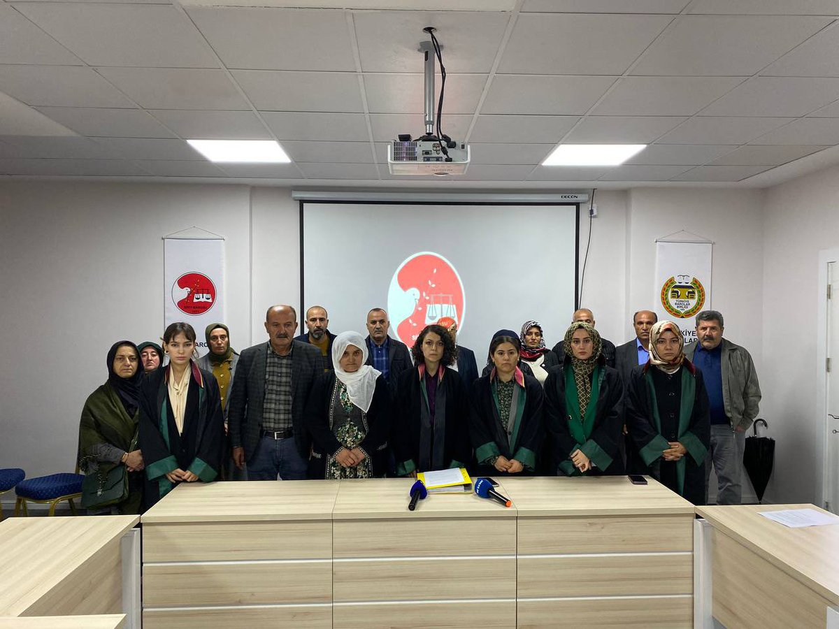 Siirt Barosu Çocuk Hakları Komisyonu (@cocuksiirt) on Twitter photo Komisyonumuzca takibi yapılan Berfin Ş. dosyasında verilen beraat kararı kamu vicdanını sızlatacak nitelikte olup komisyonumuz, Baromuz Kadın Hakları Merkezi, mağdur ailesi ve STK temsilcilerinin katılım sağladığı basın açıklamamızı yaptık.
<a href="/siirtbarosu/">SİİRT BAROSU</a>
@siirtbarosukadin Komisyonumuzca takibi yapılan Berfin Ş. dosyasında verilen beraat kararı kamu vicdanını sızlatacak nitelikte olup komisyonumuz, Baromuz Kadın Hakları Merkezi, mağdur ailesi ve STK temsilcilerinin katılım sağladığı basın açıklamamızı yaptık.
<a href="/siirtbarosu/">SİİRT BAROSU</a>
@siirtbarosukadin