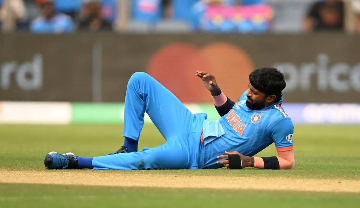 🚨 Update 🚨

Hardik Pandya's injury is being assessed at the moment and he is being taken for scans. 

Follow the match ▶️ bit.ly/INDvBAN-CWC23

#CWC23 | #TeamIndia | #INDvBAN | #MeninBlue