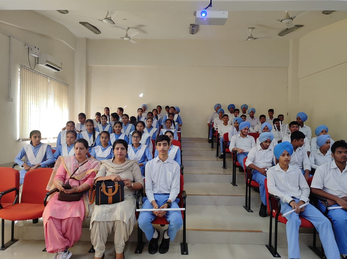 PbiUniPatiala's tweet image. ਪੰਜਾਬੀ ਯੂਨੀਵਰਸਿਟੀ ਵਿਚਲੇ ਸੀਨੀਅਰ ਸੈਕੰਡਰੀ ਮਾਡਲ ਸਕੂਲ ਦੇ ਵਿਦਿਆਰਥੀਆਂ ਨੇ ਥਾਪਰ ਪੌਲੀਟੈਕਨਿਕ ਕਾਲਜ ਪਟਿਆਲਾ ਵਿਖੇ &apos;ਸਾਇੰਸ ਟੈਕ-2023&apos; ਵਿੱਚ ਭਾਗ ਲਿਆ ਅਤੇ 3 ਪੁਜ਼ੀਸ਼ਨਾਂ ਹਾਸਲ ਕੀਤੀਆਂ। #punjabiuniversity #ScienceTech @arvind_iiserm @daljitami