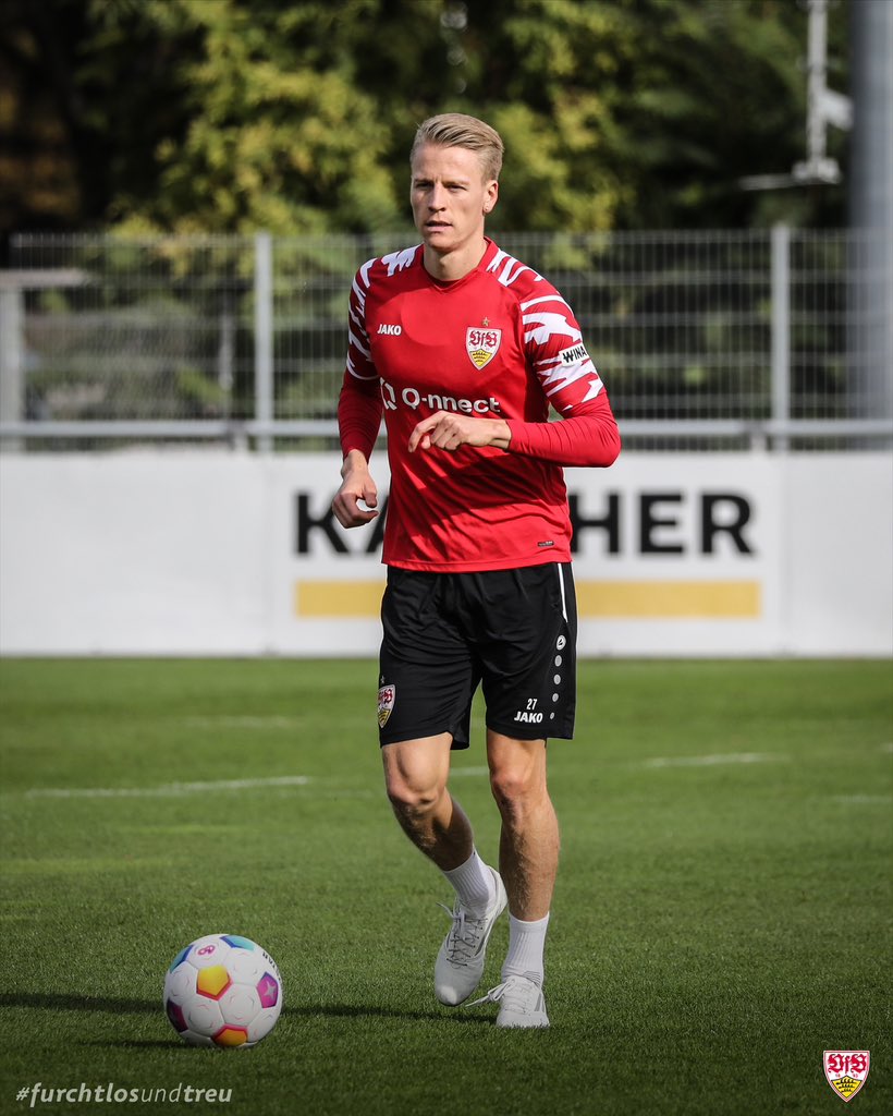 VfB's tweet photo. Zurück von Übersee: Unser 🇩🇪-Debütant Chris #Führich! 
Welcome back!! 💪

#VfB | @DFB_Team https://t.co/OJyb0Wh1qM