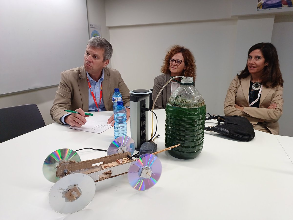 CICAE_Educacion's tweet photo. El equipo de @stpetersbcn comparte con profesionales de  colegios de todo el país las claves de su proyecto educativo. Su currículum científico tiene en cuenta los cambios que revolucionarán el mundo, para que los alumnos los entiendan desde la infancia. 
#CICAEbenchmarking23 https://t.co/0cFZq0hYbY