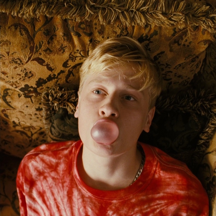 📽️Happy Friday! 📽️

🎞️Today's recommendation: 'Mommy' (2014) directed by Xavier Dolan

#film #movie #cinema #XavierDolan #Mommy #AnneDorval #AntoineOlivierPilon #SuzanneClément #cinematography #directing #acting #filmstills #colour  #filmtwitter #filmrec