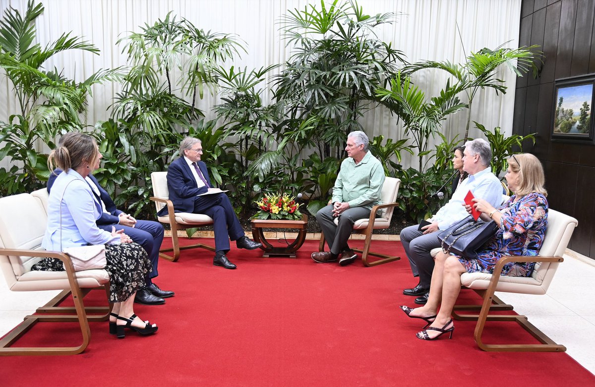 Recibí en el Palacio de la Revolución a Boris Yurievich Titov, presidente del Consejo de Negocios #Cuba-Rusia y Consejero de la Presidencia Rusa para derecho de los emprendedores. Es voluntad de ambos gobiernos profundizar nuestras relaciones económicas y comerciales.