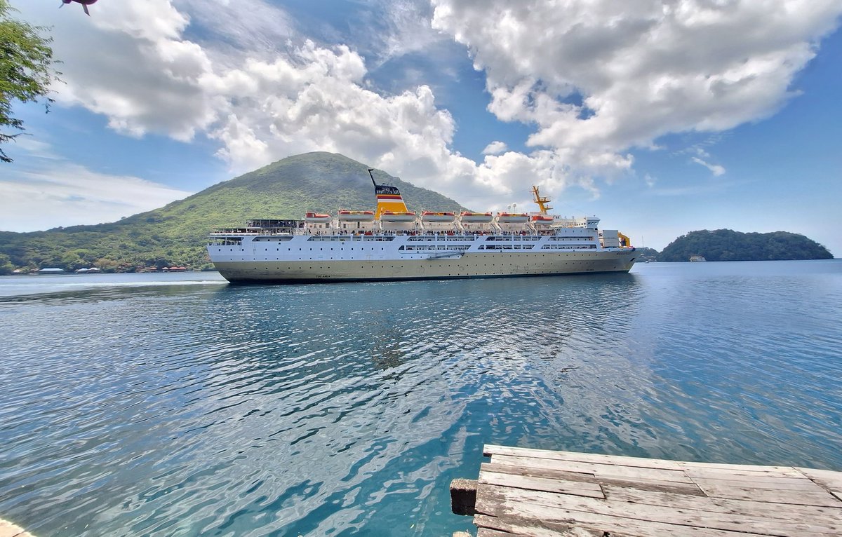 Salah satu transportasi laut setiap 10 hari sekali yg biasanya membantu kami untuk merujuk pasien  menuju kota Ambon -> Bau-bau-> Makasar-> Surabaya-> Jakarta (PP).