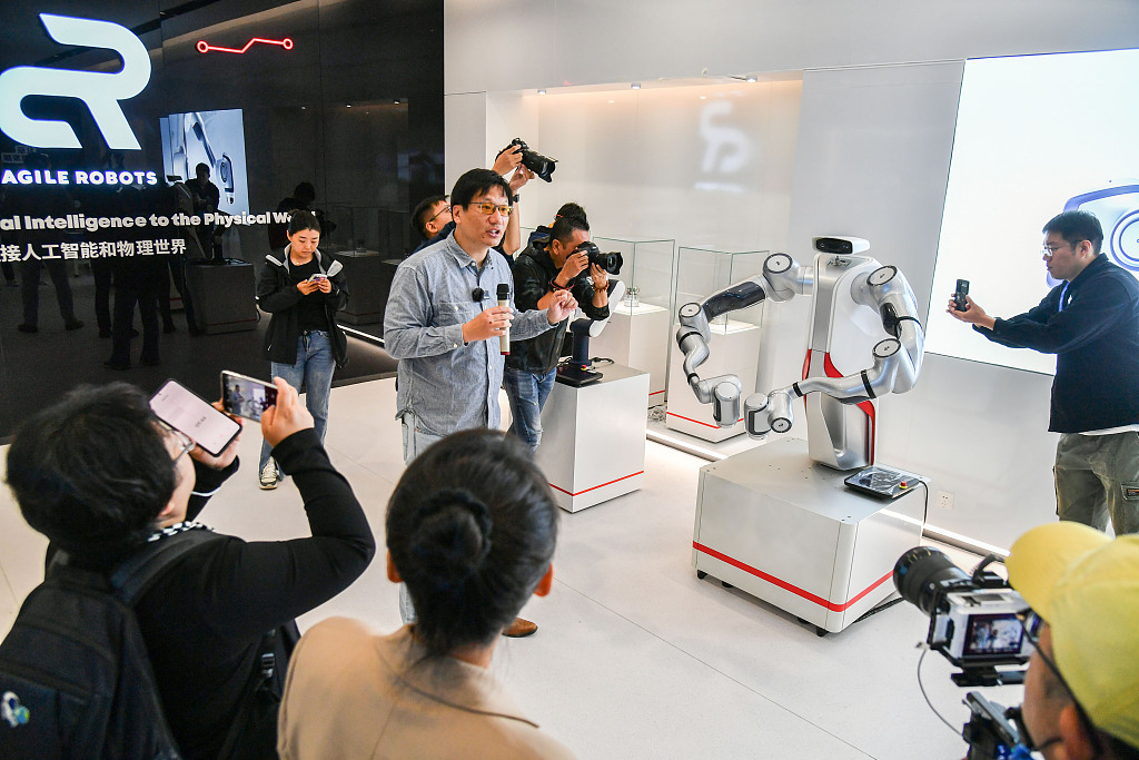 SpotlightBJ's tweet image. 📷Journalists attending the 3rd Belt and Road Forum for International Cooperation visited some high-tech enterprises including @BoschGlobal, @PhaBuilder, #AgileRobots at the Beijing China-Germany Industrial Park in #Shunyi to show the innovation and #highqualitydevelopment. #BRI