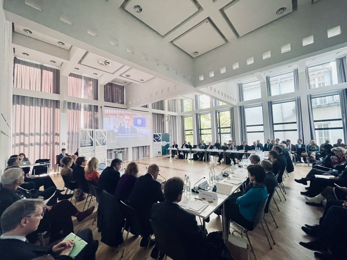 CASSIS Bonn (@cassis_bonn) on Twitter photo PM <a href="/HendrikWuest/">Hendrik Wüst</a> opens the 2023 ISFB in the UN & Federal City @BonnGlobal at @unibonn organized together with many partners incl. <a href="/aia_nrw/">Academy of International Affairs NRW</a> <a href="/GSPSipo/">Gesellschaft für Sicherheitspolitik e.V. (GSP)</a> <a href="/FNFreiheit/">Friedrich-Naumann-Stiftung für die Freiheit</a> <a href="/dgapev/">DGAP</a> <a href="/HSSde/">HSS</a> <a href="/IF_Bonn/">Institut français Bonn</a> <a href="/bonnalliance/">Bonn Alliance for Sustainability Research</a> <a href="/IDOS_research/">IDOS_research</a> <a href="/ewi_koeln/">EWI</a> <a href="/iw_koeln/">Institut der deutschen Wirtschaft</a> <a href="/amerikahaus/">amerikahaus</a> <a href="/USConGenNRW/">USConGen Duesseldorf</a> #security #isfb2023 PM <a href="/HendrikWuest/">Hendrik Wüst</a> opens the 2023 ISFB in the UN & Federal City @BonnGlobal at @unibonn organized together with many partners incl. <a href="/aia_nrw/">Academy of International Affairs NRW</a> <a href="/GSPSipo/">Gesellschaft für Sicherheitspolitik e.V. (GSP)</a> <a href="/FNFreiheit/">Friedrich-Naumann-Stiftung für die Freiheit</a> <a href="/dgapev/">DGAP</a> <a href="/HSSde/">HSS</a> <a href="/IF_Bonn/">Institut français Bonn</a> <a href="/bonnalliance/">Bonn Alliance for Sustainability Research</a> <a href="/IDOS_research/">IDOS_research</a> <a href="/ewi_koeln/">EWI</a> <a href="/iw_koeln/">Institut der deutschen Wirtschaft</a> <a href="/amerikahaus/">amerikahaus</a> <a href="/USConGenNRW/">USConGen Duesseldorf</a> #security #isfb2023