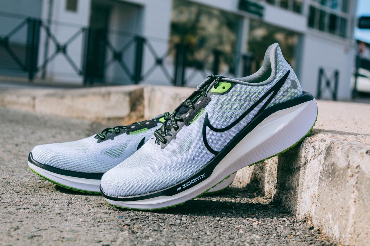 ¡NUEVO en la pista! Nike Vomero 17, las zapatillas de running que harán que correr sea una experiencia excepcional. ¿Estás listo para ser el primero en probarlas? 
Consíguelas en nuestras tiendas físicas y web👉
bit.ly/3tBHCVI

#Trending