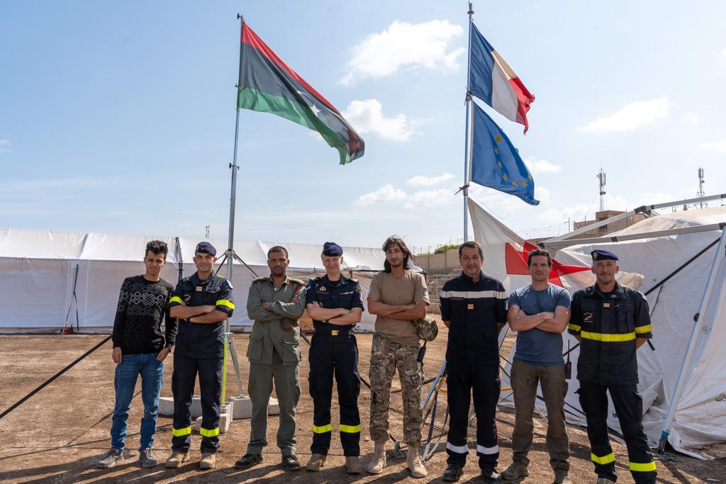 AmbaFranceLibye's tweet photo. الحفل التكريمي للموظفين الليبيين 🇱🇾 الذين دعموا مهمة الفريق الطبي التابع للدفاع المدني الفرنسي ورجال الإطفاء 🇫🇷 الذي كان متواجدا في درنة الشهر الماضي.

منذ افتتاح المستشفى الميداني الفرنسي في 17 سبتمبر، تم إجراء أكثر من 1600 استشارة طبية لصالح السكان المتضررين. https://t.co/27xXRz5Zg5