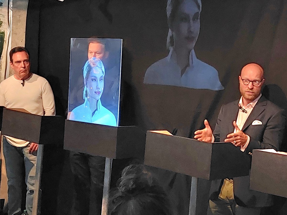 Impressionen aus dem Tour-Alltag und die Bekanntschaft vieler interessanter Menschen, wie @tschenpe <a href="/andreasmoring/">Andreas Moring</a> <a href="/shuk_orani/">Shuk Orani</a> , dem <a href="/aric_hamburg/">ARIC.Hamburg</a> und vielen mehr. Nur auf das in Kisten gepackt zu werden könnte ich verzichten.

#künstlicheintelligenz #artificialintelligence #ai