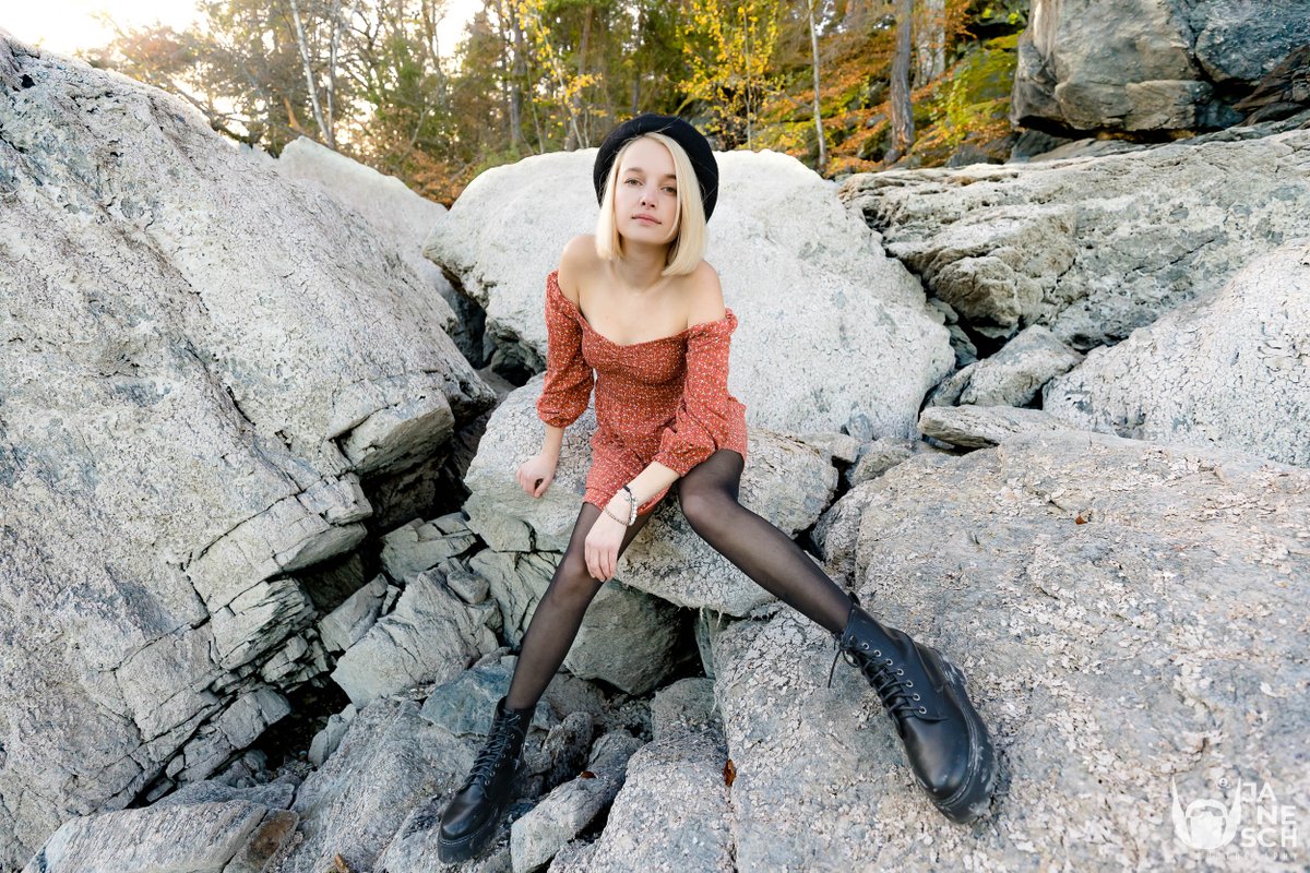 djaneschphoto's tweet photo. kathi 2022 forstsee
#outdoor #herbst #autumn #felsen #rock #rocks #blondine #blonde #baskenmütze #baskenmuetze #beret #strumpfhose #pantyhose #kleid #dress #stiefel #boots #endlessface #portraitphotographer #loves_portrait #kaerntengoodlife #visitcarinthia #instagood https://t.co/YmSagMtMxD
