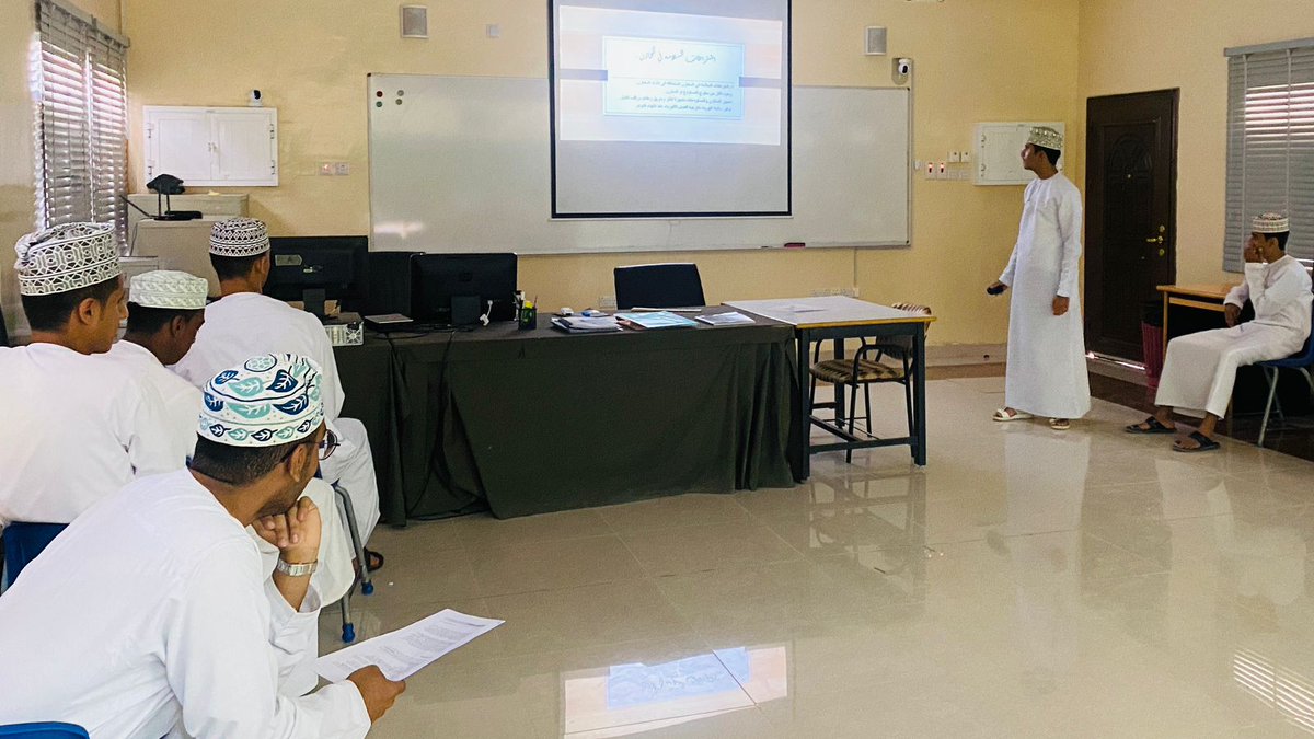 EduGovDkh4134's tweet photo. نفذ أ.أسعد الوائلي معلم مادة تقنية المعلومات بالمدرسة في مختبر الحاسوب استراتيجية التعلم بالأقران لطلاب الصف الحادي عشر بمادةالحاسوب والتي تتم عن طريق التفاعل والتعاون بين الطلاب لتبادل المعارف دون الاعتماد على المعلم
@EduGovOman
@EduDakGov
#تعلم_مستدام 
#تعليمية_الداخلية https://t.co/hBFj7JElJv