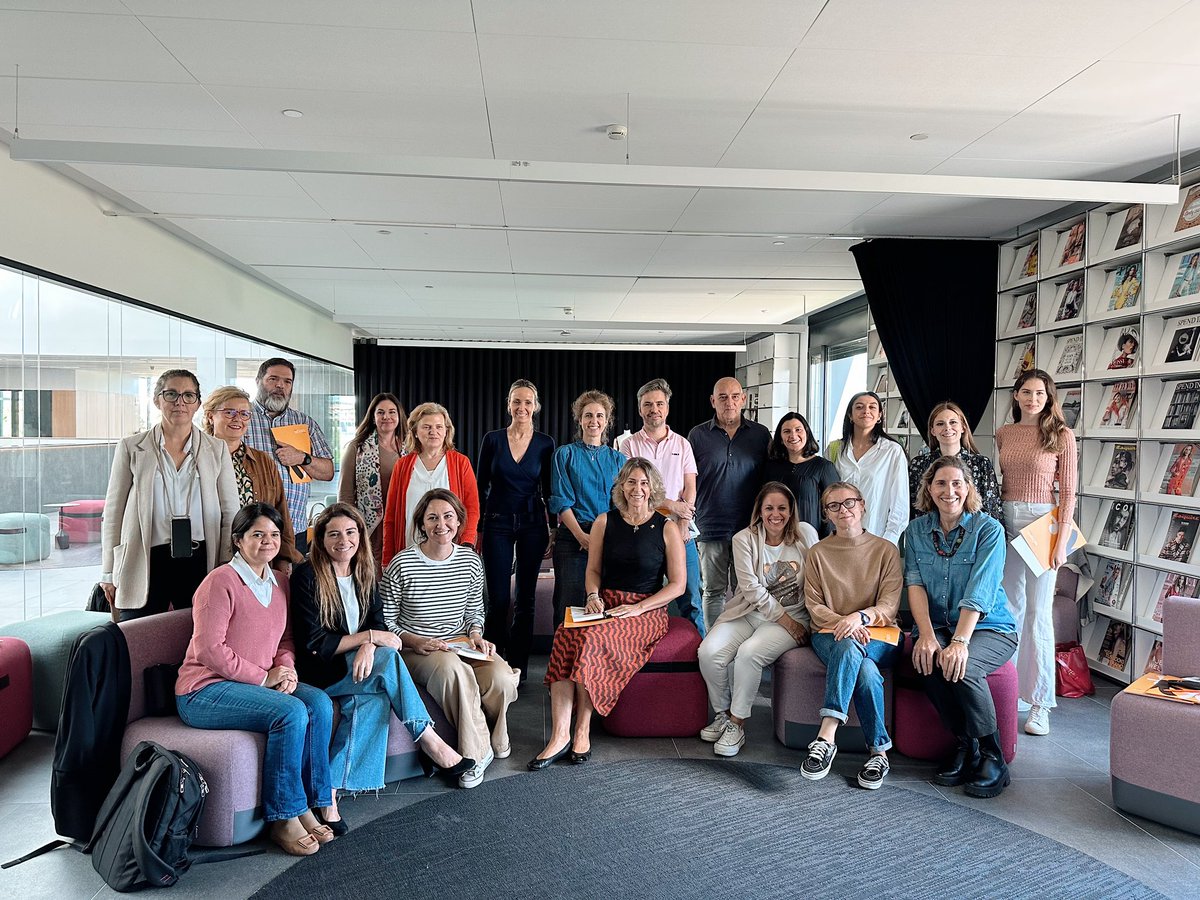 fundinocente's tweet photo. ¡Retomamos la Escuela Inocente de la mano de @hubofbrands! 🎊

Ayer arrancó la primera sesión impartida por Miguel Justribó, CEO de Hub of Brands, enfocada a la importancia del propósito de las marcas y la manera que tienen de comunicar de manera efectiva 🗣️ https://t.co/3LP1HRaXvK