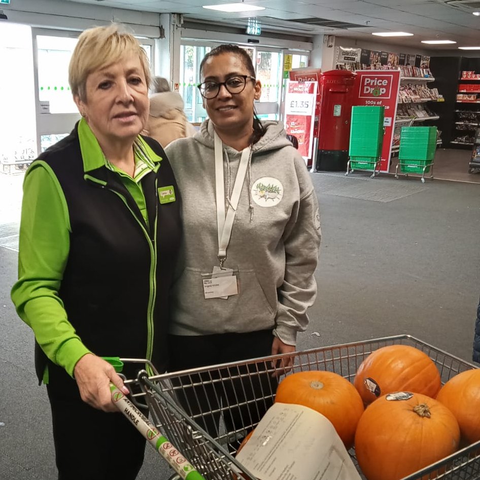@mossleymatters thank you <a href="/AsdaCommunity/">Asda Community Team</a> for donating pumpkins to Mossley residents.
<a href="/LocalTrust/">Local Trust</a> <a href="/Chris_WCR/">Chris Allen</a> <a href="/One_Walsall/">One Walsall</a>