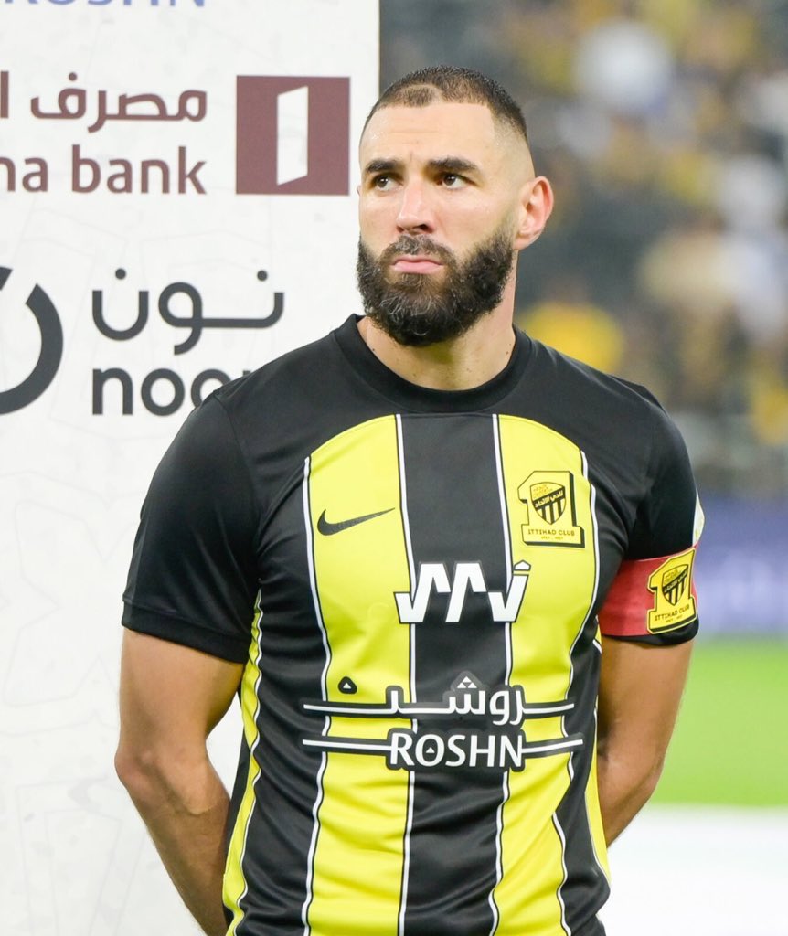 🚨 Jean-Luc Mélenchon sur la polémique autour du soutien de Karim Benzema à la Palestine :

« Bonjour Monsieur Benzema. Je ne vous connais pas et je ne sais rien du foot. Mais 𝗹𝗲 𝗴𝗼𝘂𝘃𝗲𝗿𝗻𝗲𝗺𝗲𝗻𝘁 𝗲𝘁 𝘀𝗲𝘀 𝗮𝗺𝗶𝘀 𝗼𝗻𝘁 𝗰𝗵𝗼𝗶𝘀𝗶 𝗱𝗲 𝘃𝗼𝘂𝘀