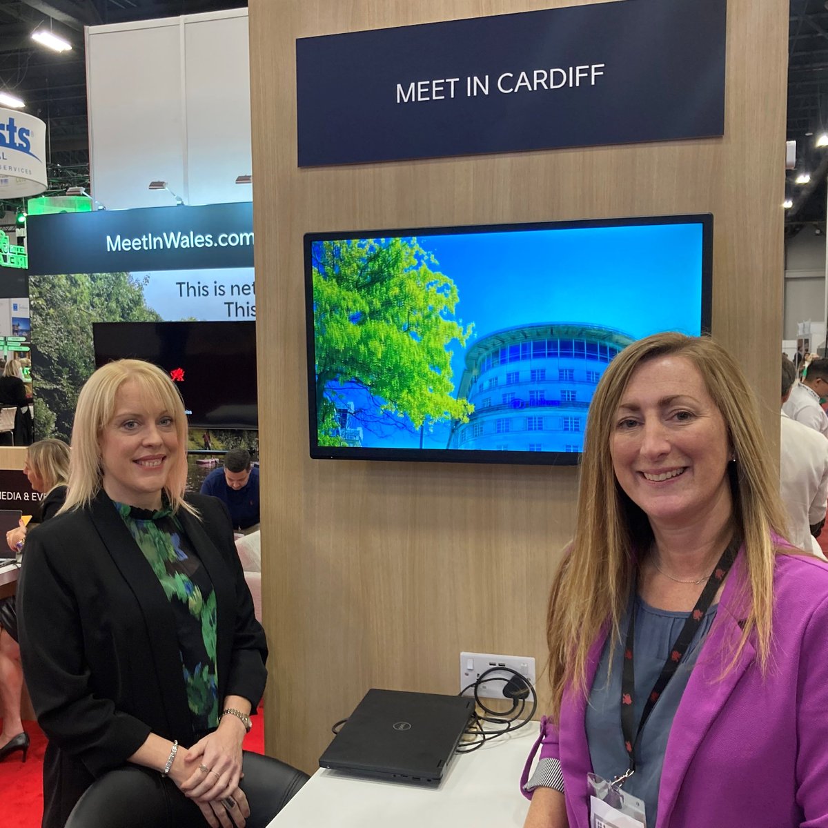 CwrddCaerdydd's tweet photo. Dyma Ni! 🙌
Diwrnod 3 @IMEX_Group America.  #teamcymru
Wedi bod yn braf cwrdd a pawb.  Dewch draw heddi i weld ni E2316. 
@MeetInWales @thinkorchard @ICCWales @TheCelticManor 
#caerdydd #vegas #cynhadleddau #cymru https://t.co/muEINNKBWN
