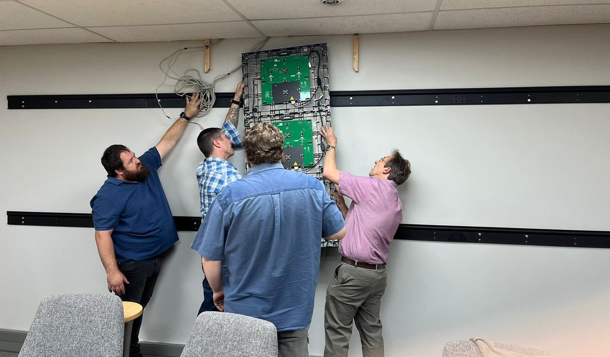 ElectrosonicSA's tweet image. This is how it's done! Our team at work on installing a @qstechled (H31 series) 𝗜𝗻𝗱𝗼𝗼𝗿 𝗟𝗘𝗗 𝗱𝗶𝘀𝗽𝗹𝗮𝘆.
 View product info &amp;gt;&amp;gt; bit.ly/3DPrimC  
 #indoorled #indoorleddisplay #leddisplay #ledwall