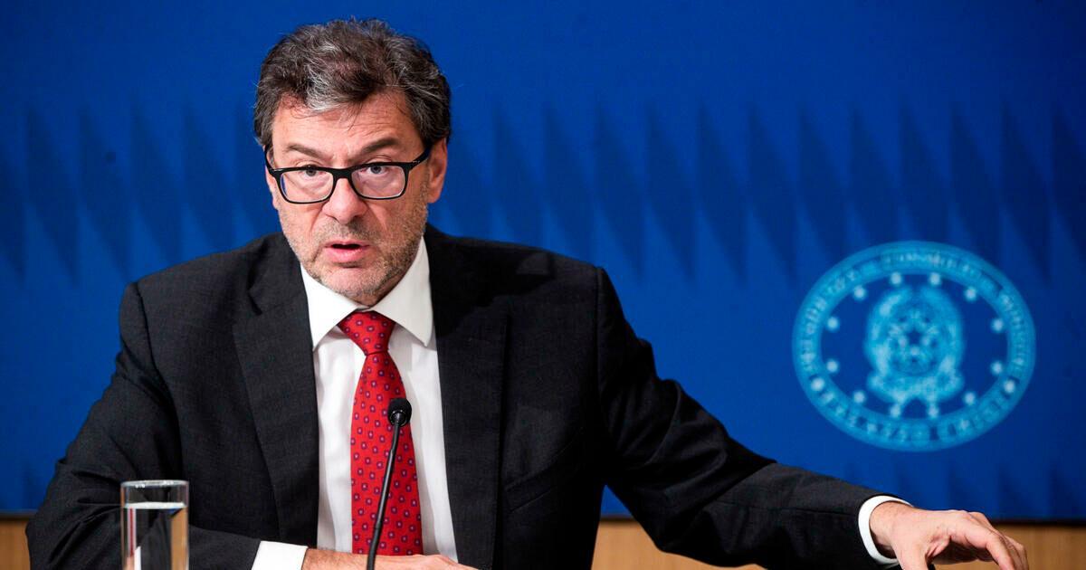 fattoquotidiano's tweet image. Italia fanalino di coda dell'Eurozona nel 2024: nessun Paese crescerà così poco. Imbarazzo al Mef: "La nostra previsione è prudente" - Il Fatto Quotidiano ilfattoquotidiano.it/2023/10/19/ita…