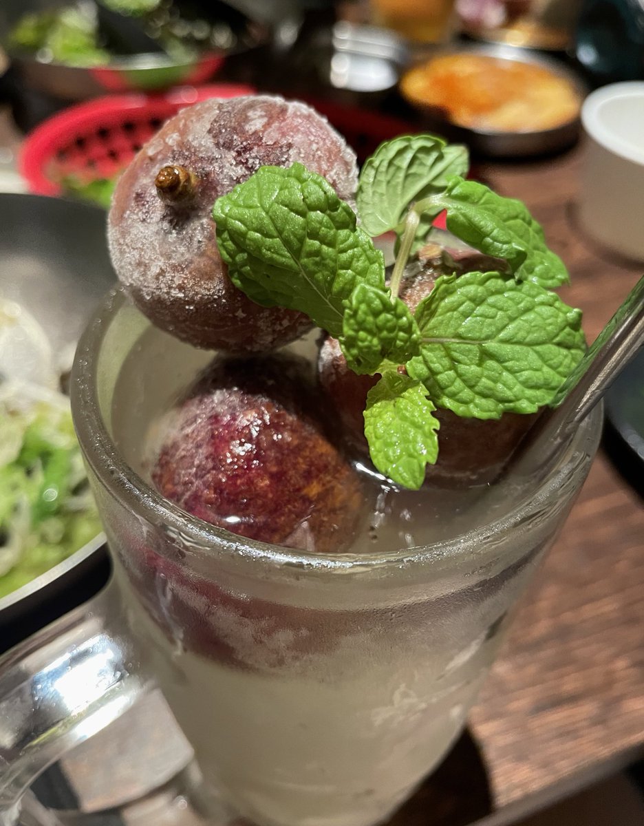 DongDon27923694's tweet photo. This is my first encounter with lychee sour. The taste wasn't bad, but I preferred eating Lychee to drinking sour😂  #friendsparty #koreandishes #Lycheesour https://t.co/i3oBbhuGfx