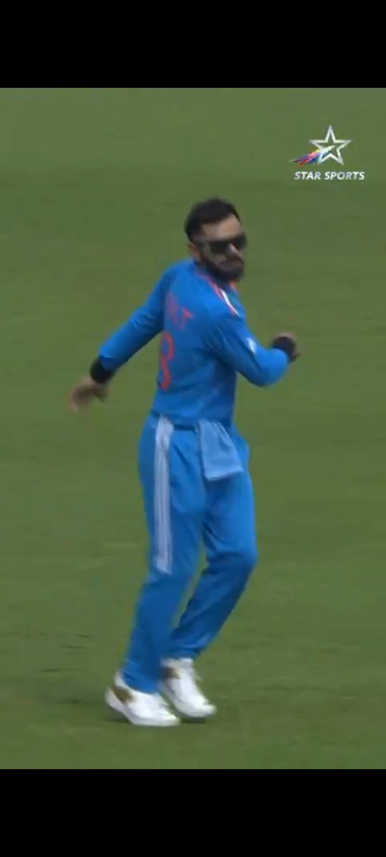 King Kohli bowling time #wazirofthematch @bitgertbrise @WazirXIndia