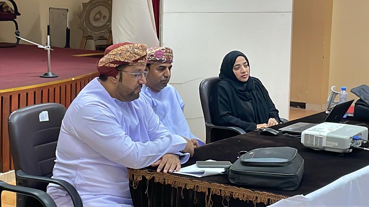 قسم الأنشطة التربوية يختتم أعمال الورش التدريبية للمسرح،وذلك من خلال استهداف مشرفات المسرح بالمدارس،يأتي ذلك استعدادا لمسابقتي التمثيل والتأليف المسرحي على مستوى المحافظة،كل التوفيق نرجوه للمدارس.
#فعاليات_تعليمية_شمال_الباطنة 
#تعلم_مستدام 
#المسرح_المدرسي