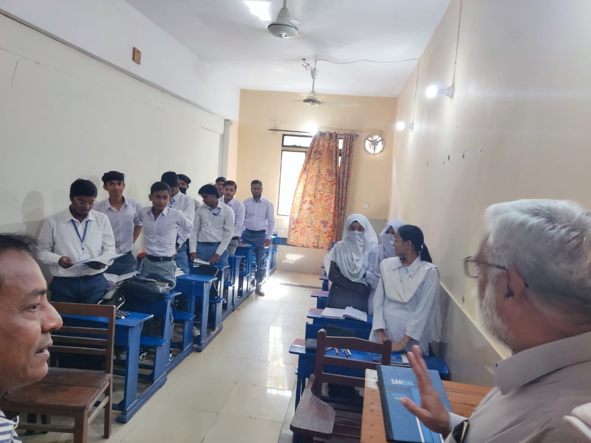 S_NehaShah's tweet photo. School and college inspections in the Ferozabad sub-division were conducted on the orders of the Deputy Commissioner East to enhance public facilities and services. #Assistantcommisioner #DCEAST #school #colleges #survey #Students #Facilities #EducationMatters https://t.co/waF13UY7IY
