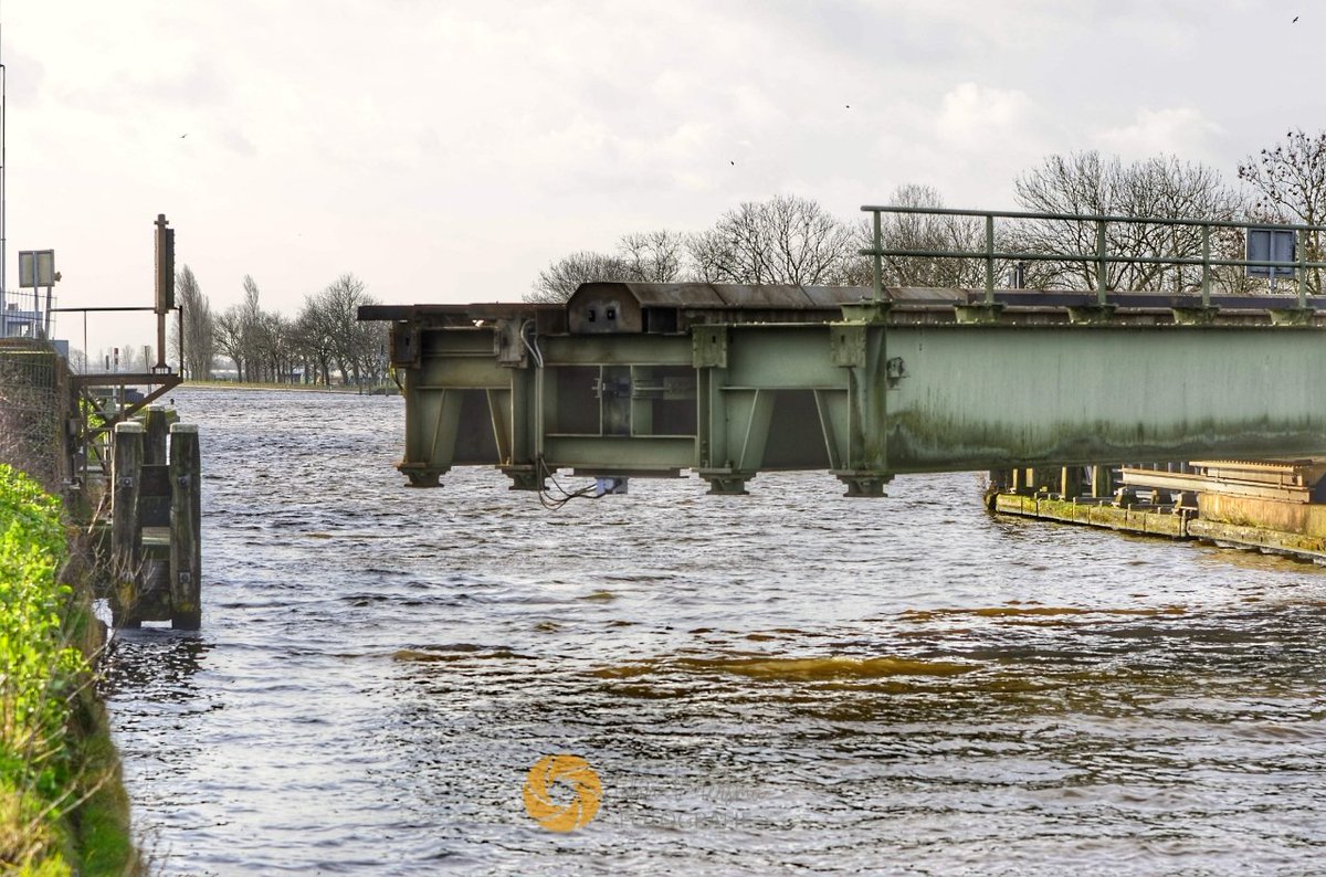 JOVImedia's tweet photo. Door een defecte spoorbrug rijden er geen treinen tussen Bodegraven en Alphen #Alphen #studioalphen https://t.co/g69qphP4AL #UtLedn https://t.co/DLES9hoCfK