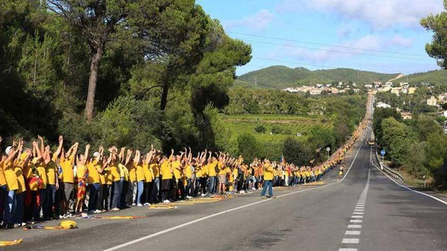 llorenprats's tweet photo. Nou rumb!

Com el govern espanyol es nega a negociar la #independència de #Catalunya. Cal que el pas següent sigui fer una convenció constitucional formada per diputats #catalans del @Congreso_Es , diputats del @parlamentcat  i representants de la societat civil.

#viaunilateral https://t.co/9WW2EH2xsn