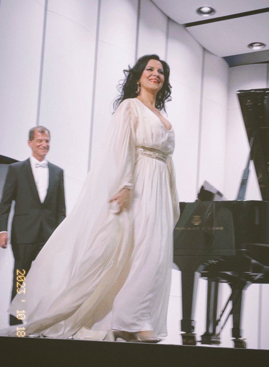 BirdYu's tweet photo. Breathtakingly beautiful!! Thank you for the amazing music and a wonderful evening!!!🤍❤️🌹 https://t.co/vNlklFubcO