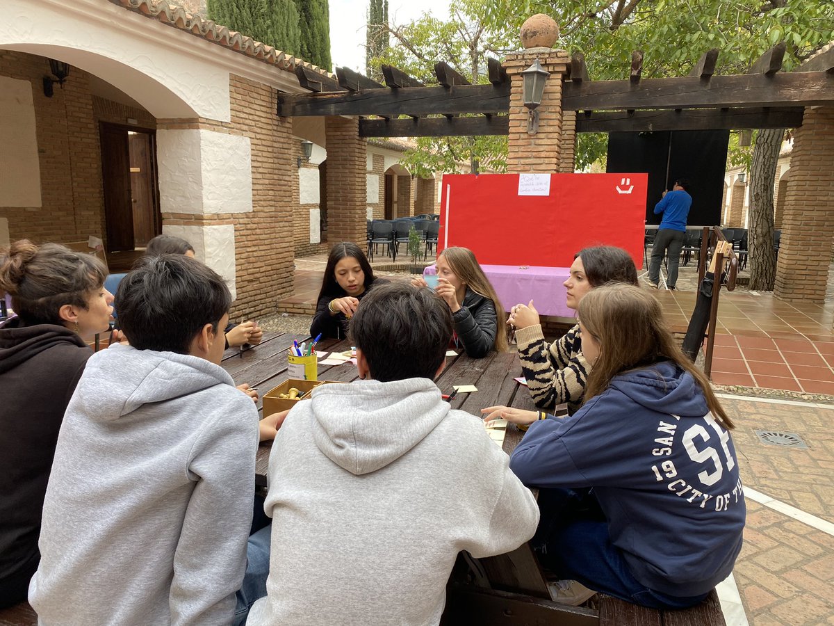 esenred21's tweet photo. Momentos decisivos de las necesidades que observan los jóvenes sobre el cambio climático #enredadosXelclima#confintnsierranevada https://t.co/GWc0fmkW3h