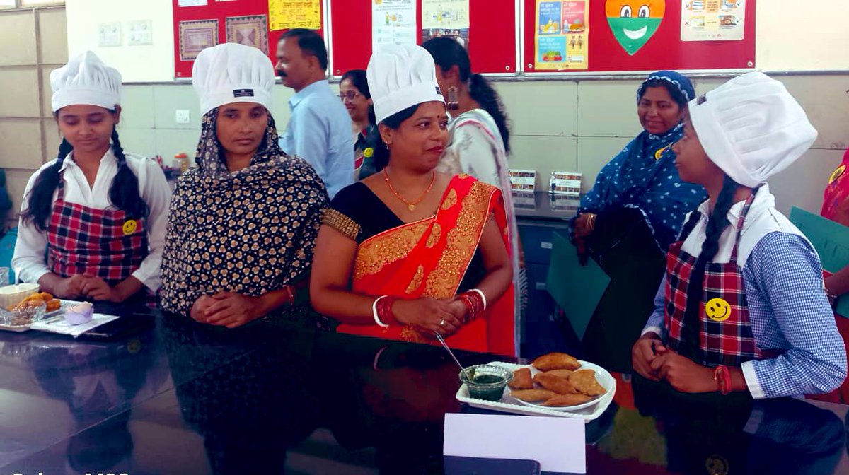 Dir_Education's tweet photo. #CooktoConnect initiative at @GGSSS_Kohat helmed by visionary School head @neelam_yadav6
Parents participated with full enthusiasm in the event!
School and Community connections create feeling of belonging, pride & motivation, essential for teaching and learning.
Keep it up! https://t.co/h7xedjBg4D