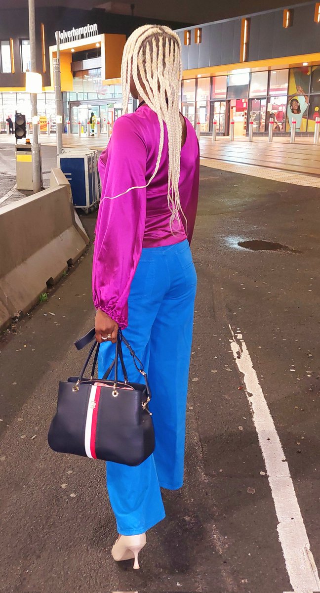 CeliaHibbert's tweet image. A little Bonjour to you all - Firstly, so ya'll can have a nice day. Secondly, so ya'll can have me in your prayers all day 🙏 
#london #bonjour #worktraining  #thursdaymorning #Wolverhampton #Penn #travelling