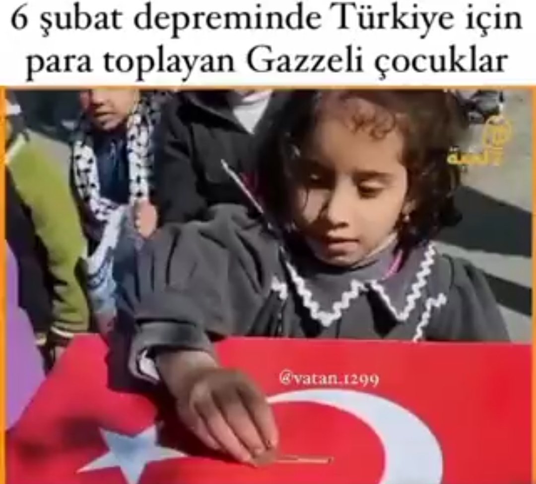 Bayrağımızı çizdikleri güzel yüzlerini İsrail bombaları parçaladı!!!
Harçlıklarını bize gönderdikleri ellerini o bombalar kopardı. Geriye kalan parçaları poşetlerde babalarına verildi.
Biz ise sadece izledik. 
İsrail kahrolsun.
Bize de yazıklar olsun.
#kahrolasinisrail