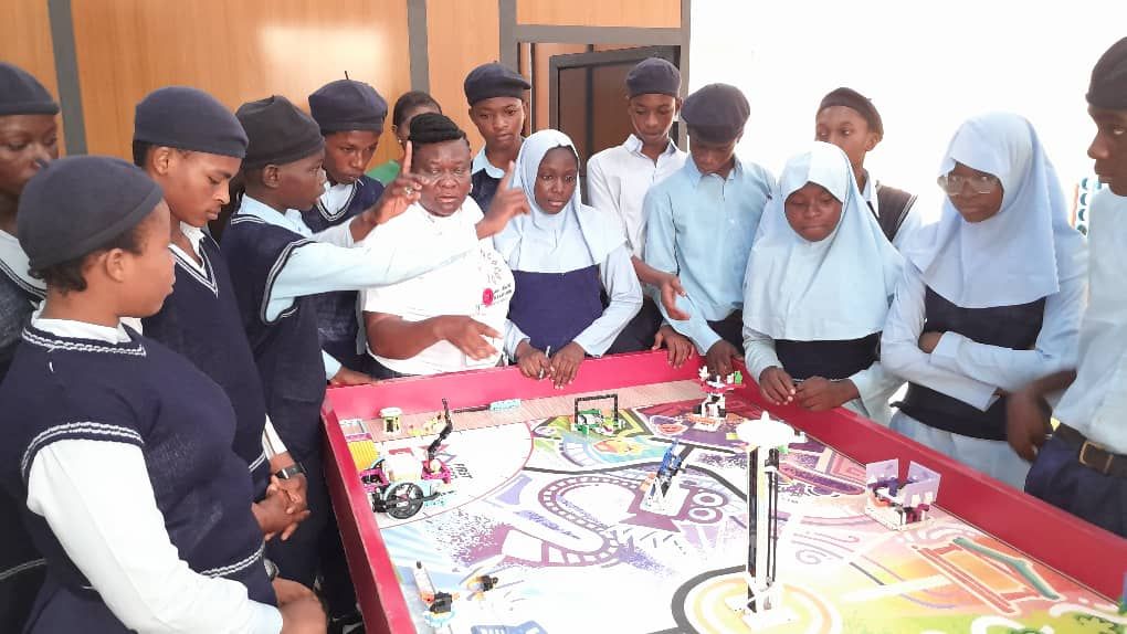 coderina's tweet image. The secret is out
Our Mantra is to infuse fun, creativity with learning.
We serve them well balanced
Our Abuja squad made lasting memories on the students and teachers
#coderinaib
@sap4good @dowNewsroom @NigEducation @FIRSTLEGOLeague @Ford @firstweets @LEGOFoundation
#steam