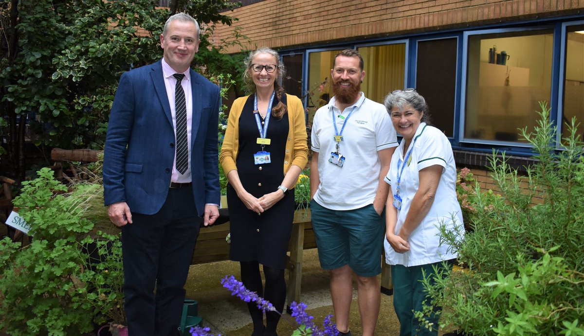 anne_canby's tweet photo. Thrilled that #CEO ⁦@The_HCPC⁩ Bernie O’Reilly was able to meet some our amazing ⁦@ESHT_AHPs⁩ as part of our #AHPsDay celebrations 🌟 ⁦⁩ ⁦@ESHTNHS⁩ ⁦@SallyThinks⁩ #greatconversation #patientsafety #ourcolleagues https://t.co/HTVrG2wX4s
