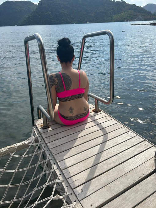 Enjoying the sunshine for once https://t.co/fOngPmC605