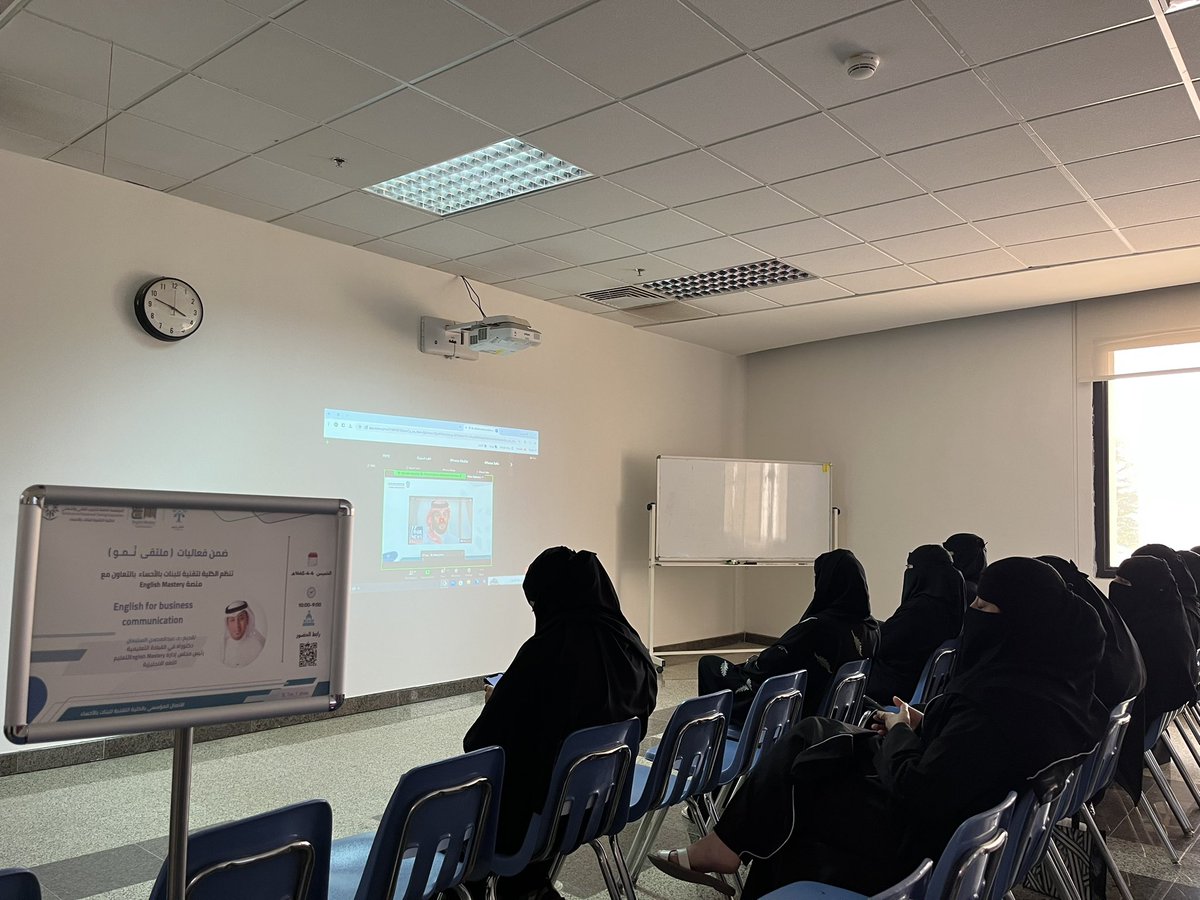 Tvtc_f_ahssa's tweet photo. 🔹يحدث الان |
ضمن فعاليات ملتقى نمو لتأهيل وتطوير المدربات وبالتنسيق مع منصة English Mastery تقيم #الكلية_التقنية_للبنات_بالأحساء ورشة "English for businesscommunication" من تقديم د.عبدالمحسن السليمان.
#التدريب_التقني https://t.co/iHAqcIa0Eh