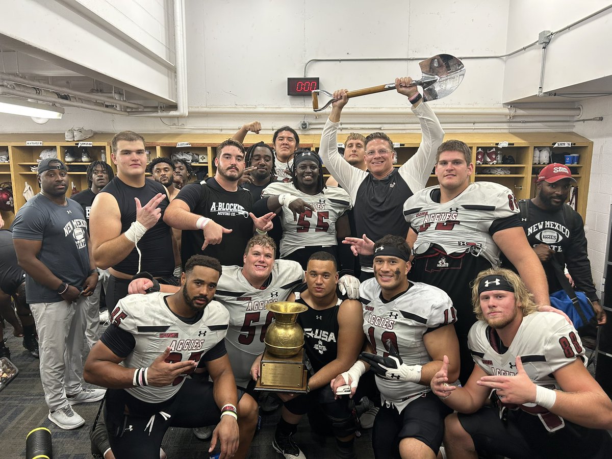 I-25 ✅
I-10 ✅
And two trophies…all on a school night let’s go!

#AggieUp #ABlock 
Hi <a href="/CoachCliffOdom/">Cliff Odom</a>