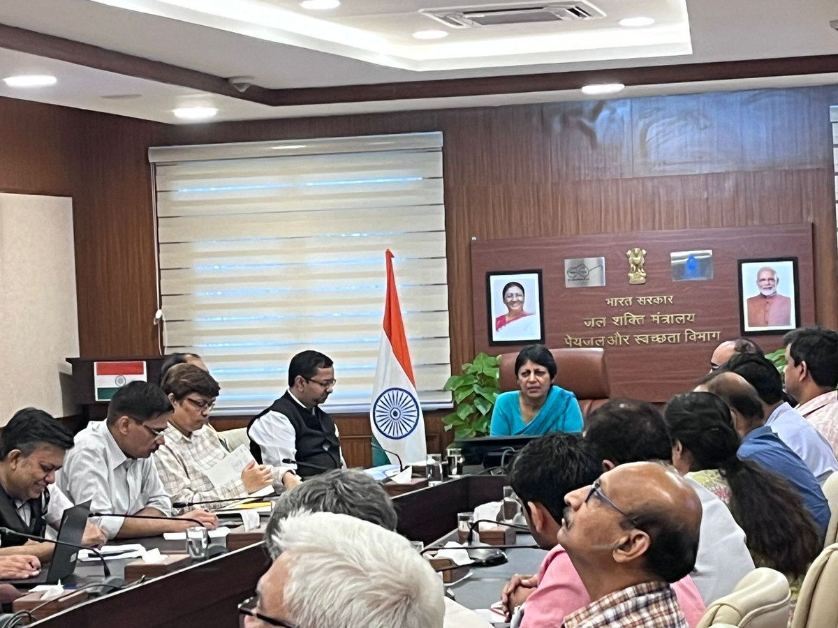 Smt. <a href="/mahajan_vini/">Vini Mahajan</a>, Secretary <a href="/MoJSDDWS/">Department of Drinking Water & Sanitation (#DDWS)</a> chaired a meeting with all Rural Wash Partners' Forum (RWPF) Thematic Lead Partners to review their contribution in their respective themes and States. Their plans for next 6 months in this FY 2023-24 were also discussed. 

#SBMG #ODFPlus