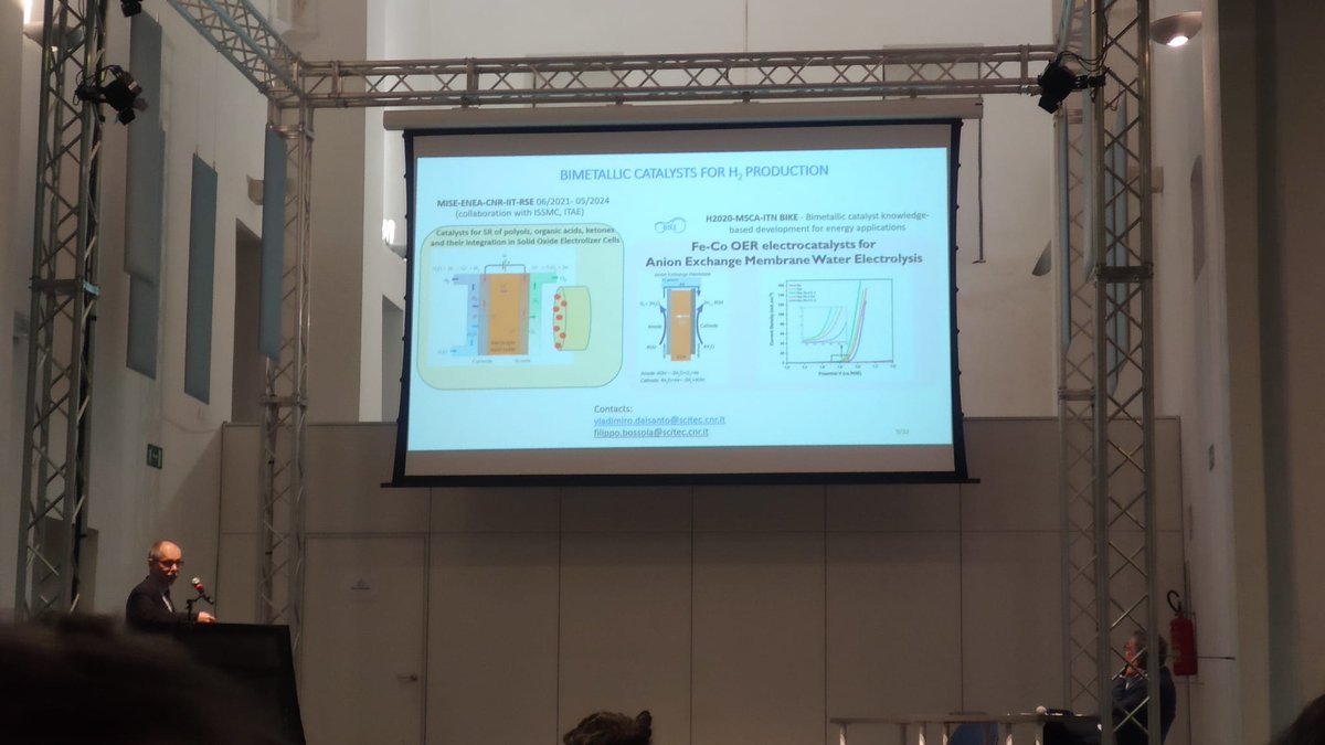 cnr_scitec's tweet photo. @Vladi_DalSanto alle giornate di dipartimento #DSCTM parla del contributo di @cnr_scitec allo sviluppo di materiali e processi per la produzione sostenibile di idrogeno 🔝⚗️ https://t.co/1FWpPhFfg0